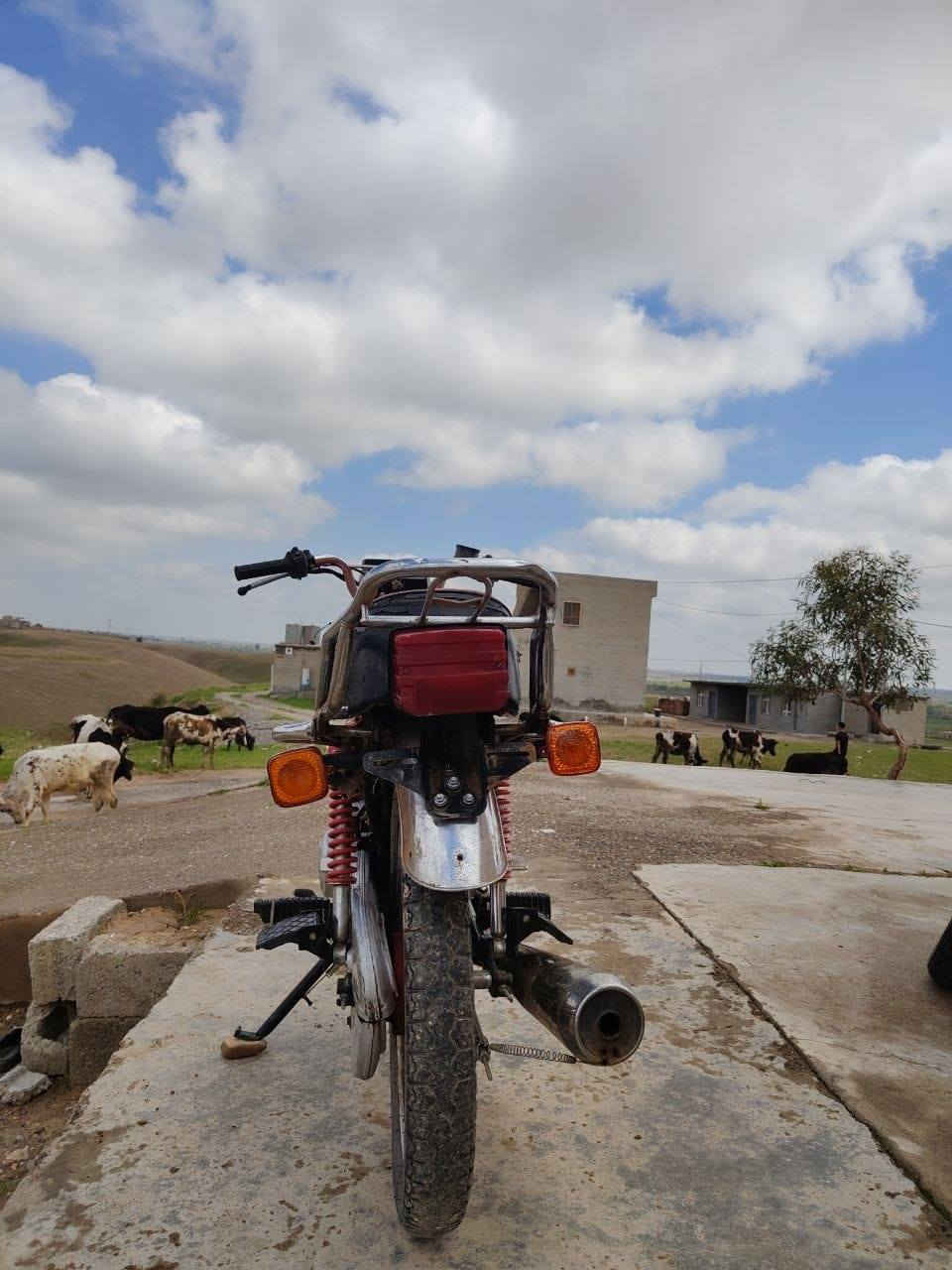 السلام عليكم
سولنك موديل2022
محرك مفتوح مبدل ولفات فقط
كهربائيات كلها شغاله
تايرات زينات ويلاتوو مسطره
دبلات بلاديه سويج بلادي
السعر:425وبي مجال
للاستفسار/***********
