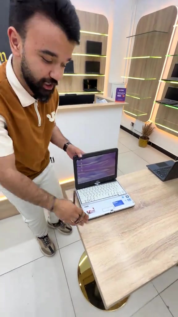 عروض العيد يمنااا شي مختلف  Cori5  وبسعر69الف وبس يمنااا لابتوب فوجستو  هارد320 hdd ورام4 وقابل لتطوير  وندوز 7 وتكدر تسوي وندوز10  وبسعر75الف  موجود بفرع الكرادة حصراً  ***********
