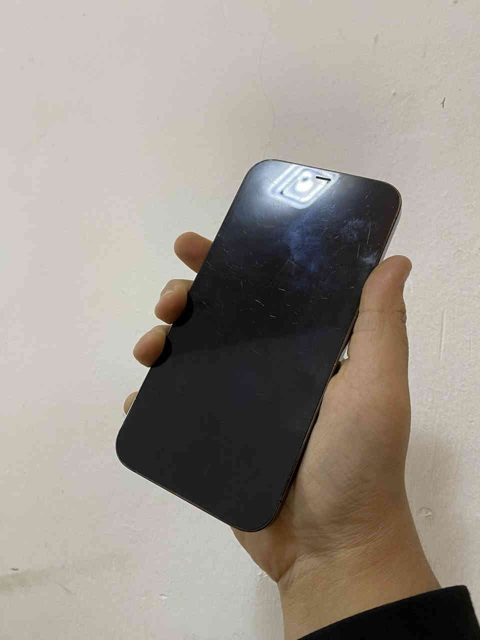سلام عليكم آيفون 12 برو ماكس ذاكره 128 بطاريه 81 الجهاز كله شغال ممفتوح فقط الضهر مفطور وبي شخوط بل شاشه ابد ممبينه ولا مأثره عل لمس سعر الجهاز 340 وبي مجال للشراي تعال خاص أو اتصل عله رقم *********** المكان بغداد الإسكان شارع مستشفى الطفل فقط بيع توصيل ماعندي الجهاز عربي ماستر
