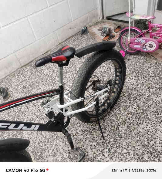 سلام عليكم شباب البايسكل البيع دبابه الضخم شباب البايسكل جديد تاخذه ربع دينار ما تصرف تايرات جدد دبليو جدد كير خلفي كير أمامي بريك خلفي بريك أمامي عكرب جديد مكاني البلديات رقم الهاتف *********** بي مجال الطيبين و الشراي
