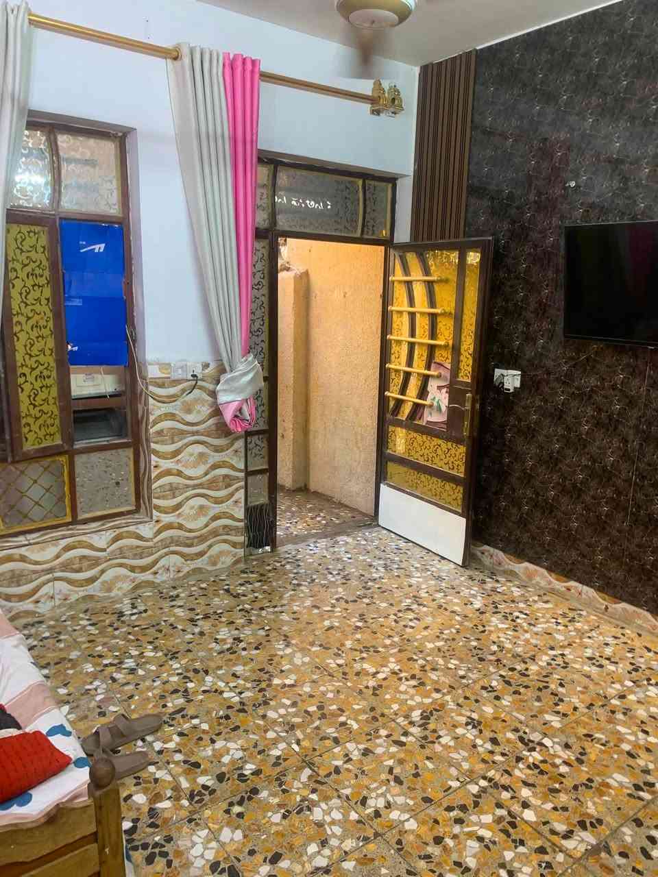 يا الله السلام عليكم بيت مساحه 50  متر ابودشير الزراعي الفرع المجاور مدرسة أبناء العراق يحتوي البيت على 
استقبال وحولي صغير ومطبخ وخدمات جوة وترك صغير وفوگ غرفتين وحدة كبيرة ووحدة صغيرة وبيتونة وسطحين كلشي موضح بالصور سيراميك وكاشي جدا نضيف  سعرة 53 وبي مجال بسيط   للاستفسار اكثر ‭***********‬
