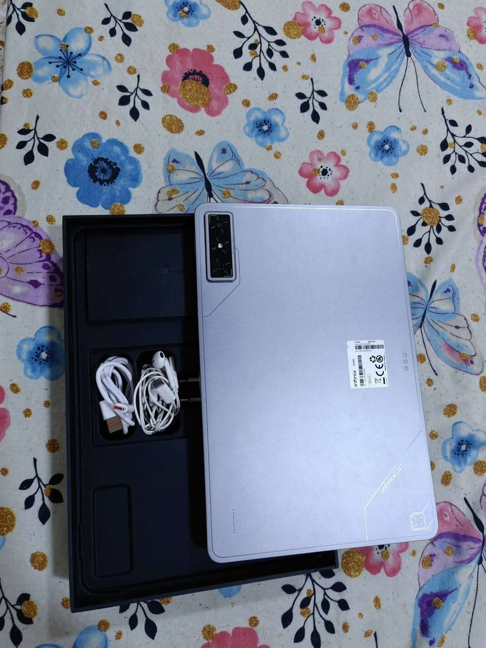 السلام عليكم 
للبيع ايباد XPAD GT تحفه من انفنكس 
ذاكره 256 نضافه 100 استخدام ايام 
كامل ملحقات الاصليه حته سماعات ويا 
السعر قفل من الأخير 440 رقمي ***********
