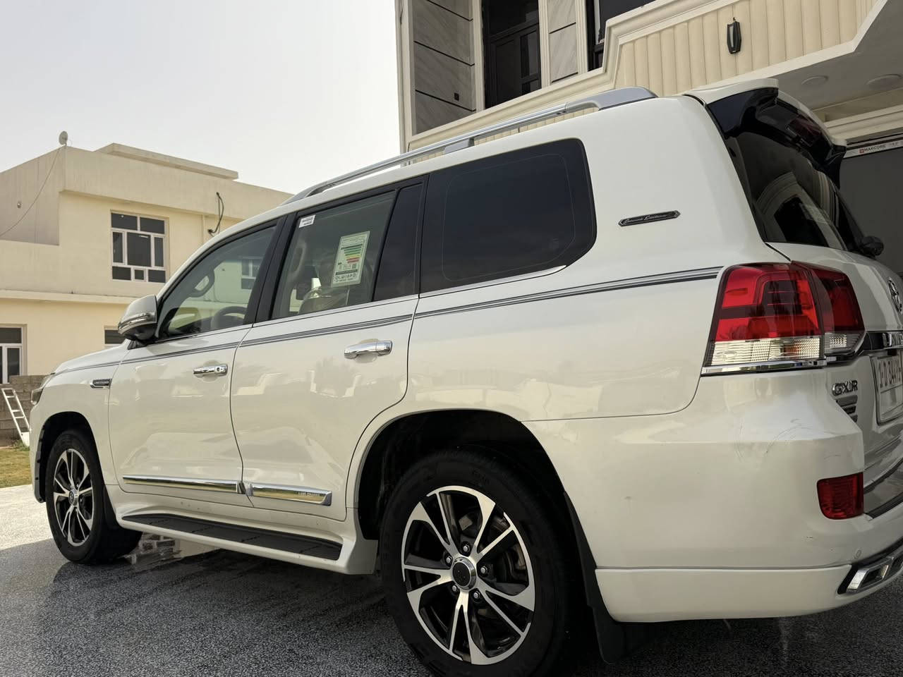 السلام عليكم 
للبيع لاندكروز مديل 2021 مكفوله كفاله عامه رقم سليمانيه بأسمي تحول مباشر فول مواصفات فتحه مري شفط أناره ترحيب كراسي كهرباء كشنات جلد 3 شاشات 4 كاميرات دواره حساسات امامي خلفي السعر 565$ وبيها مجال 
للأستفسار 
***********
