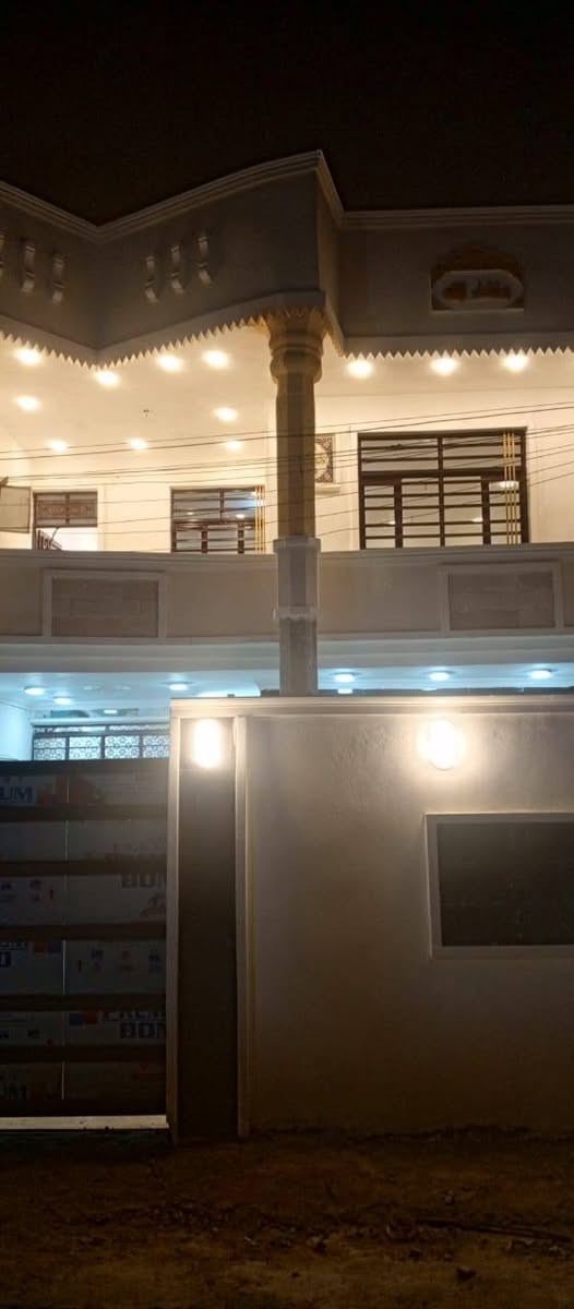 السلام عليكم بيت للبيع طابو زراعي سند ه٢ مساحه ١٩٠ كامل الخدمات السعر١٣٠ وبي مجال العقار بوب شام قرب محطت لغاز مربع ذهبي يعني كلشي يمه مدارس عداديه متوصطه مصتوصف يوجد هاذه رقمي ***********
