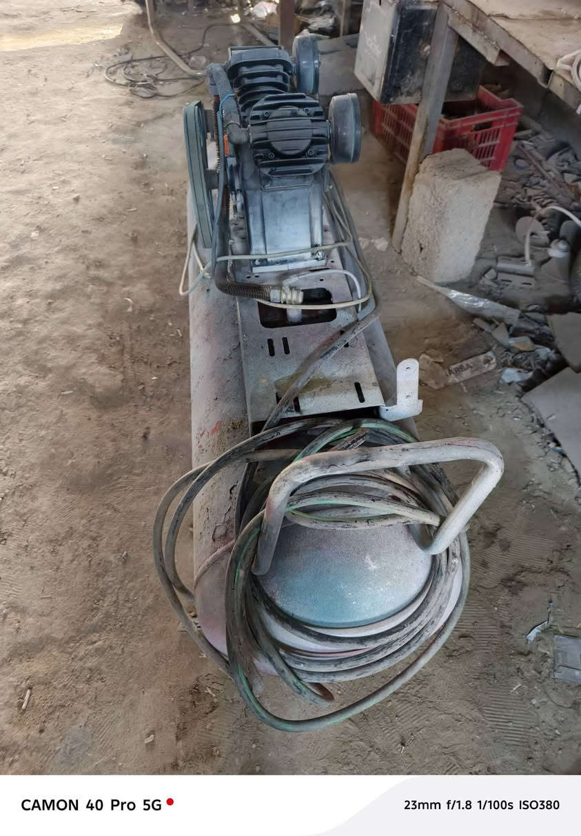 كمبريسر للبيع
الحجم 300لتر تاروسة جديده ثنين بستم ماطور كهربائي صوندة 15متر السعر 300 
رقم الهاتف *********** مامتواجد عل فيس 
مكاني نجف حي الميلاد.
