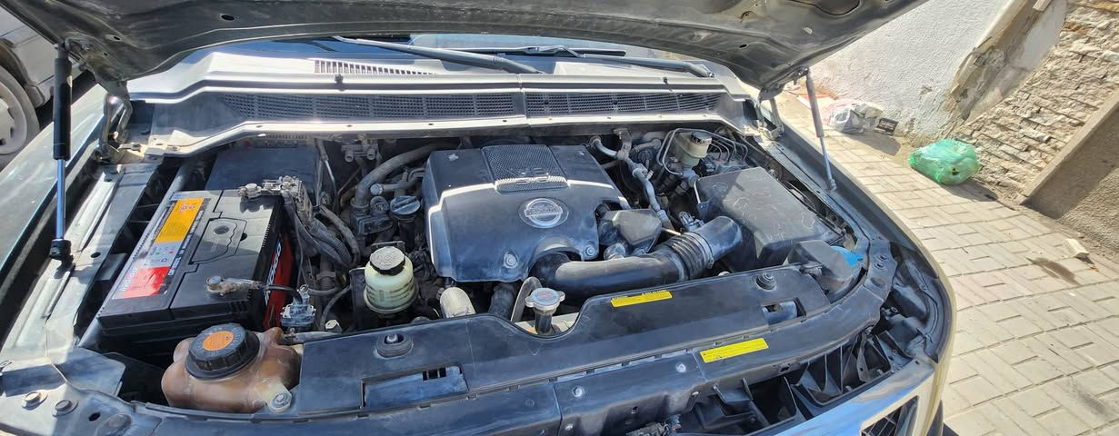 سلام عليكم الغالين للبيع نيسان ارماده 2008 سياره كير مكينه 5600 المرغوب وكهربائيات  بلادي ومكفولات  سياره مصبوغه حزام بيها ضربه بجاملغ الخلفي  بس سياره حلوه وغرفه جديد مدوشمها كاعيه جلد سياره 7 راكب رقم بغداد بسمي مشروع وطني سنويه جديده السعر 75 وبيها مجال بصيط مكاني بغداد للاستفسار اتصل ***********. سياره بيع او مروس وفرق محتاج
