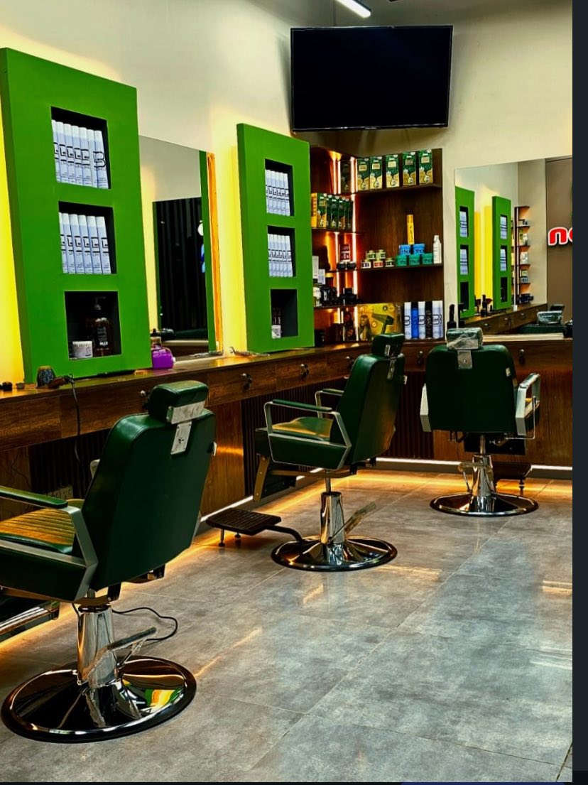 مطلوب حلاقين محترفين للعمل في مركز BR الرياضي  والترفيهي الكائن في منطقة زيونة بالقرب من مول دريم ستي  
للاستفسار *********** يرجى الاتصال اما على الخط او على الواتس اب 
ويفضل ان يكون الحلاق من المناطق القريبة من زيونة ان وجد
