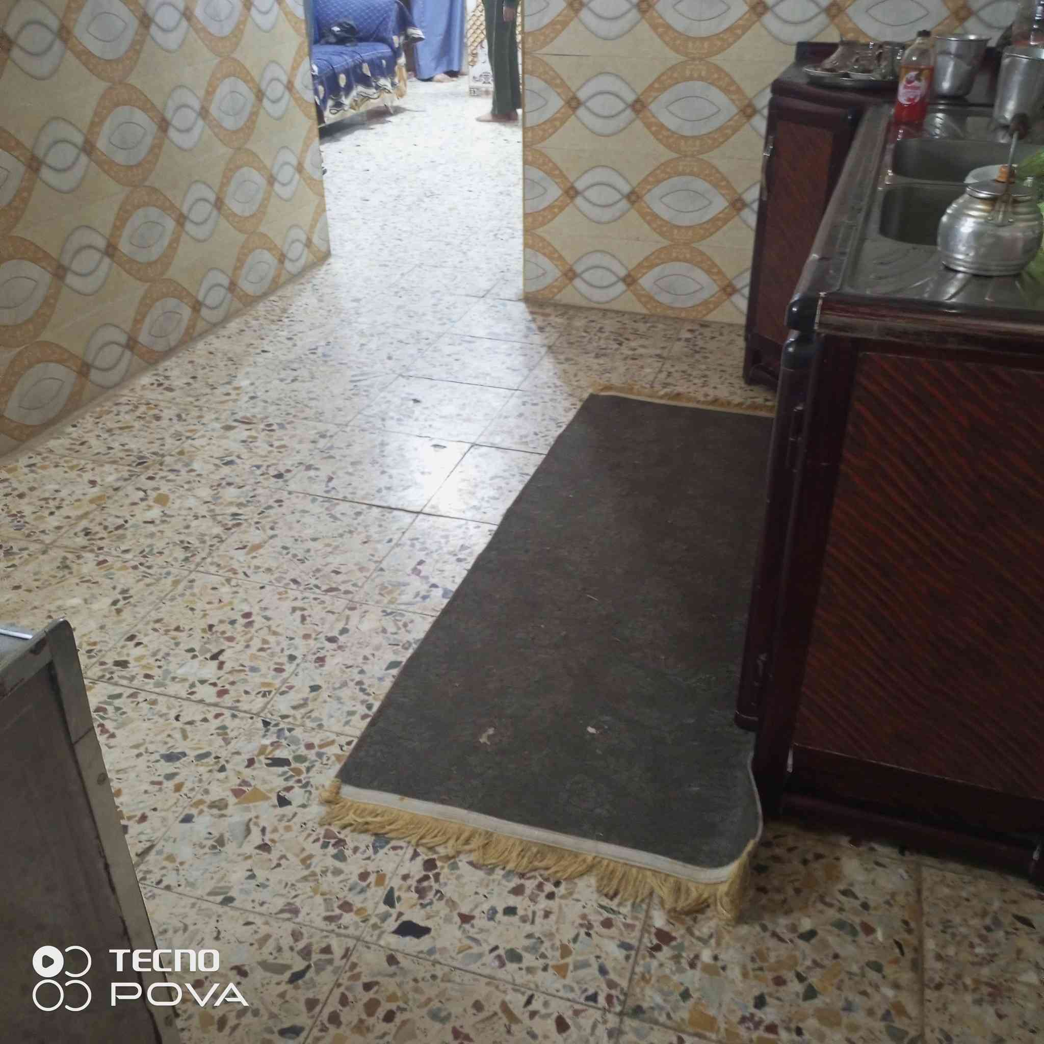 رهن بيت 100 متر بالحولي شارع 30 الثاني منطقة هادئة وراقية خلف مدرسة النسمات الرهن ب 25 
غرفة وصالة ومطبخ واستقبال وصحيات وطارمه البيت كلش نضيف درجة اولى
***********
***********
