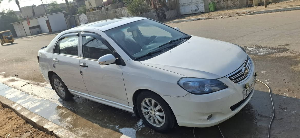 سلام عليكم
BYD موديل ٢٠١١

فول اوتو داخل لونين ما بيها حادث ما عدا طخات بسيطة 

سيارة حلوة و نظيفة و كاعدة تجي و تشوف بعينك نظافتها 

عارضها ب ٤٨ و بيها مجال قليل 

***********
