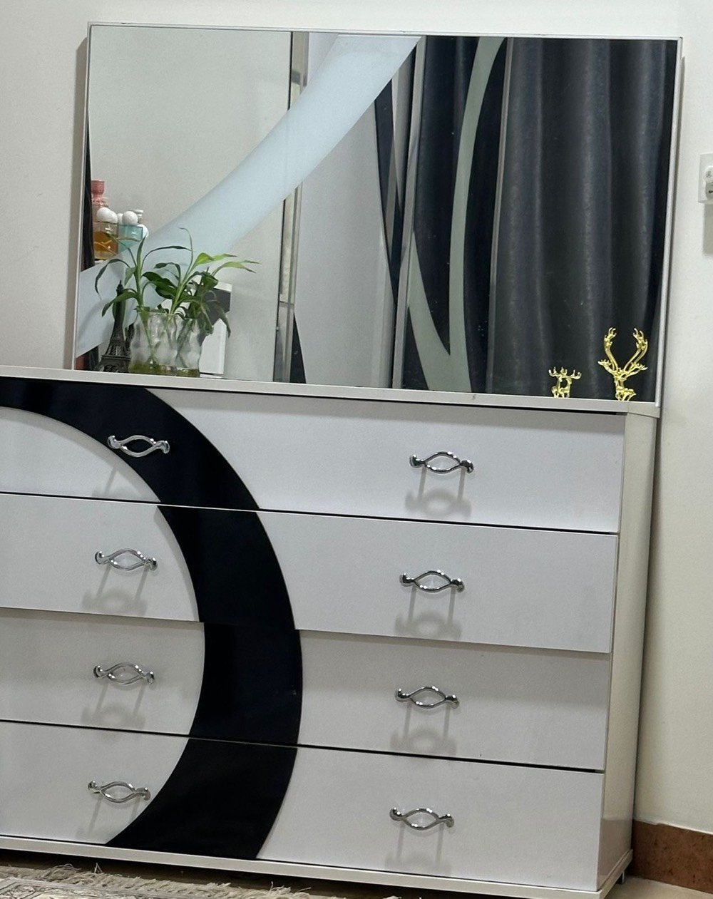 غرفه نوم من ٧ قطع كلش قويه وثكيله المرايا تجي وياها هديه 