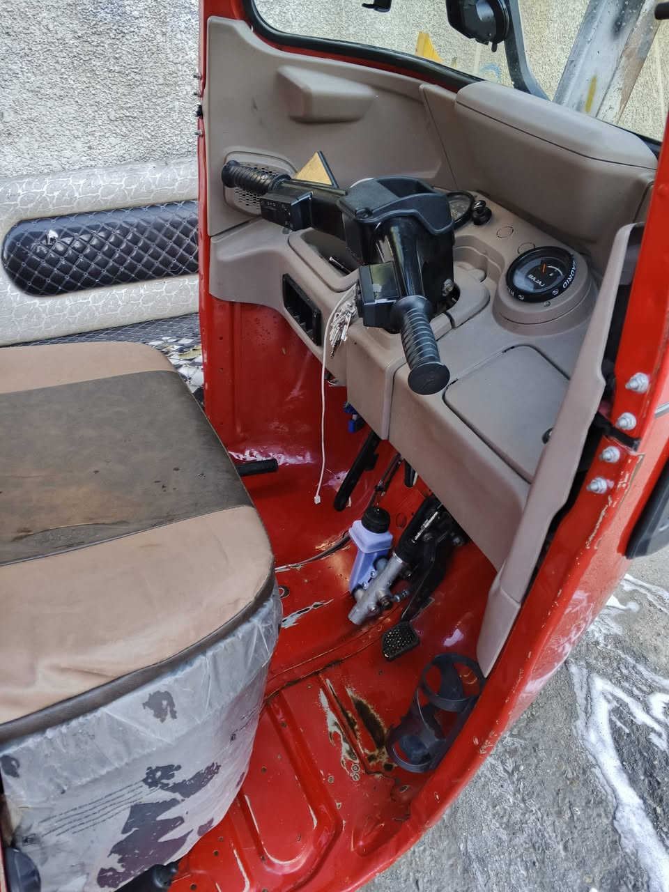 السلام عليكم تك تك 22 كفاله عامه ما عدا هاي الطخه اللي يم البكلايت كفاله عامه من ايدك الشارع اي نقص ما بيها سعر بس اتصال خاص مغلق ***********
