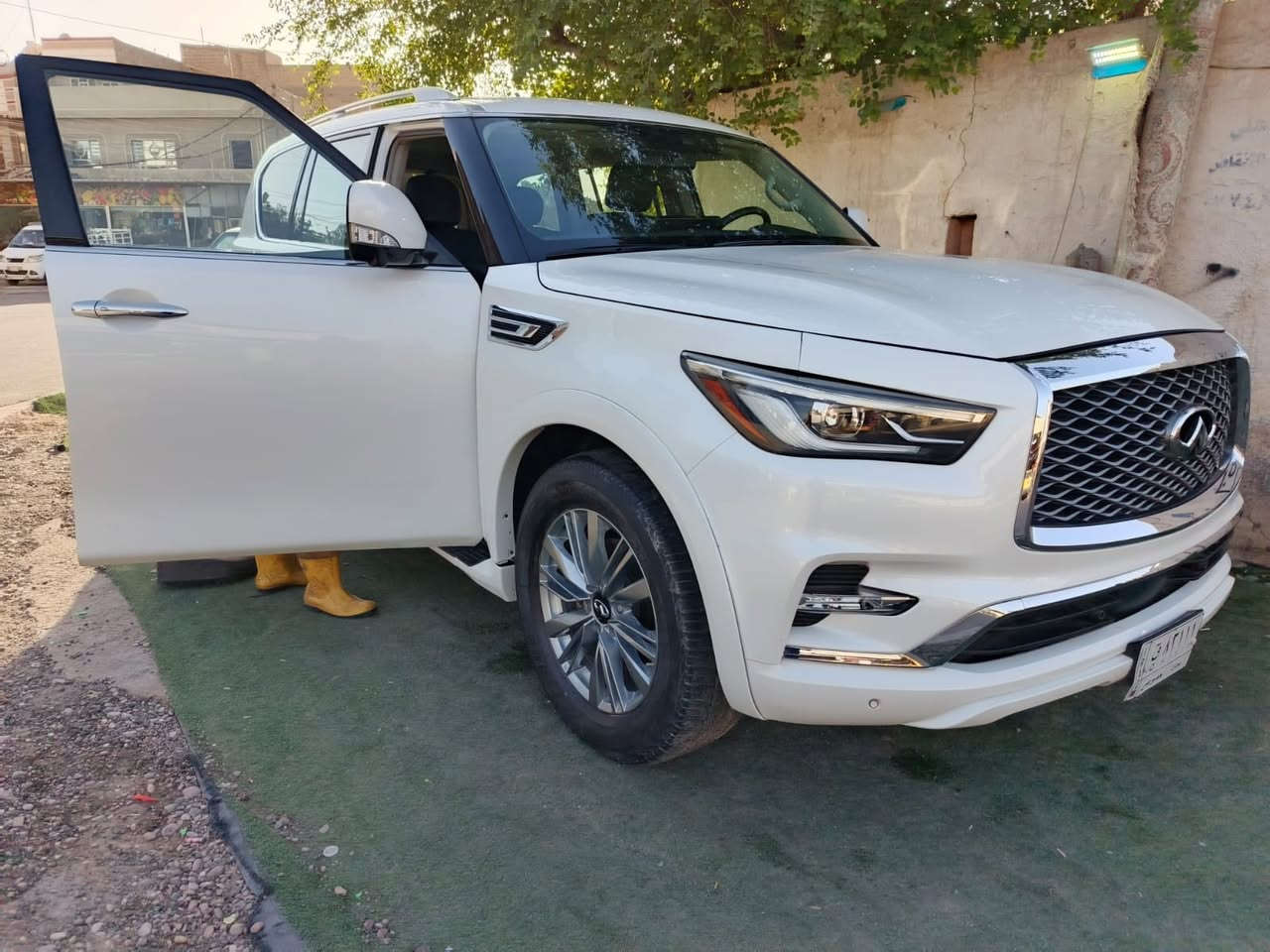 السلام عليكم 
انفنتي 2023 السياره فول لمتداللون صدفي مبدل بيها جاملغ و بنيد نفس اللون بدون قطره صبغ وتصليح باللغد السياره فتحه قياده ذاتيه تحديد مسار قياده اليه محرك 8 سلندر وهوايه مواصفات 
السعر 379$ وبيها  مجال الرقم بغداد وماشيه 14 الف 
***********
