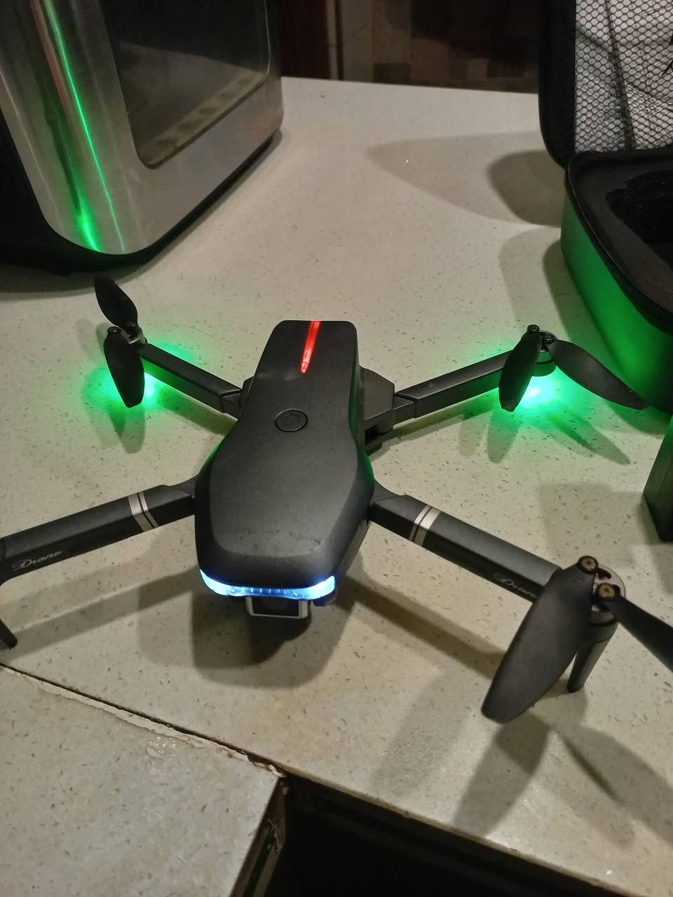 السلام عليكم درون رباعية شغالة ١٠٠٪بدون اي نقص غراضه كاملة بطارية عدد٢ لا اعرف استعمالها لانها كانت لابني وسافر وتركها نظيفة جدا ريمووت شحن ونظام جي بي اس ونظام رجوع تلقائي وباقي المواصفات لا اعرفها مكاني بغداد رقم موبايل *********** مهندس اماد ابو مريم متواجد على النت دائما... قيم بما يرضي الله وبالعافية علي ياخذها
