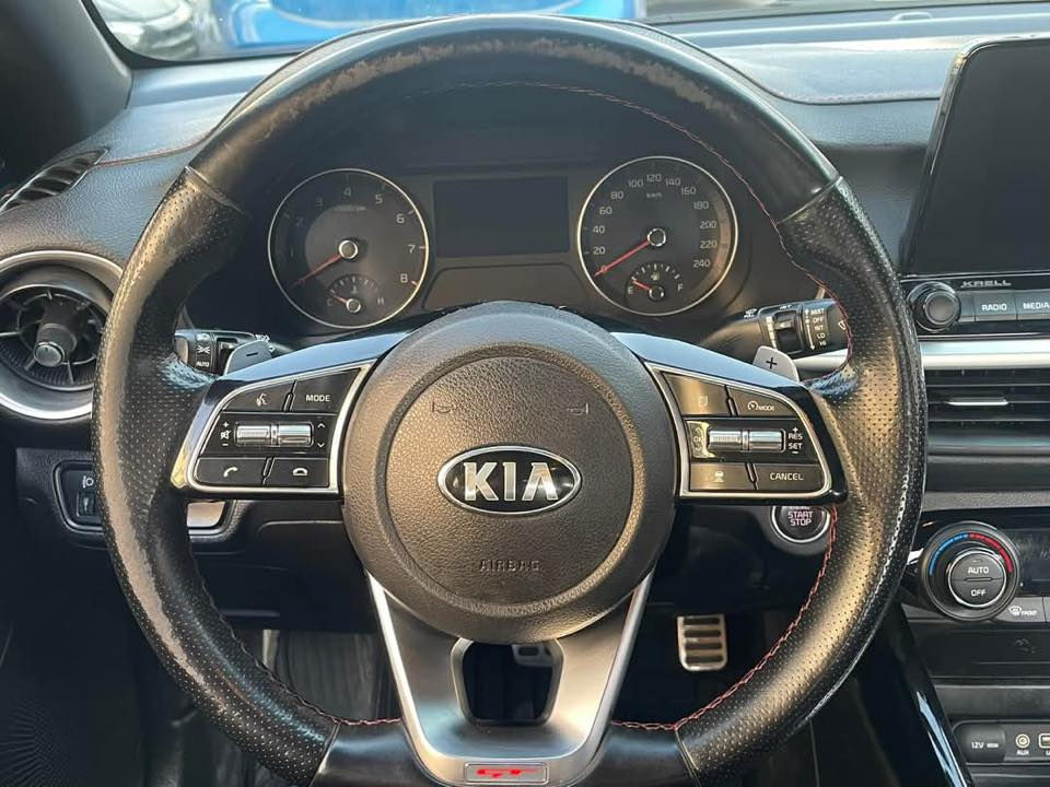 كيا سيراتو، k3 gt 2020
محرك 1.6 توربو 
گير الماني DCT  رياضي
رادار امامي 
رادار خلفي
مثبت سرعه
تحديد مسار
توقف ذاتي عند الاقتراب
وبقيه المواصفات معروفه
***********
