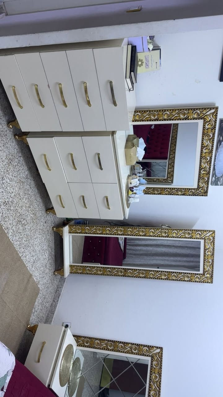 غرفة نوم تفصال ام دي اف ضد المي سرير 180 اكبر حجم مخزن كنتور 3 امتار 9 قطع جديده بدون اي عيب 
سعر مليون 200 شراي اتصل *********** مكان كركوك
