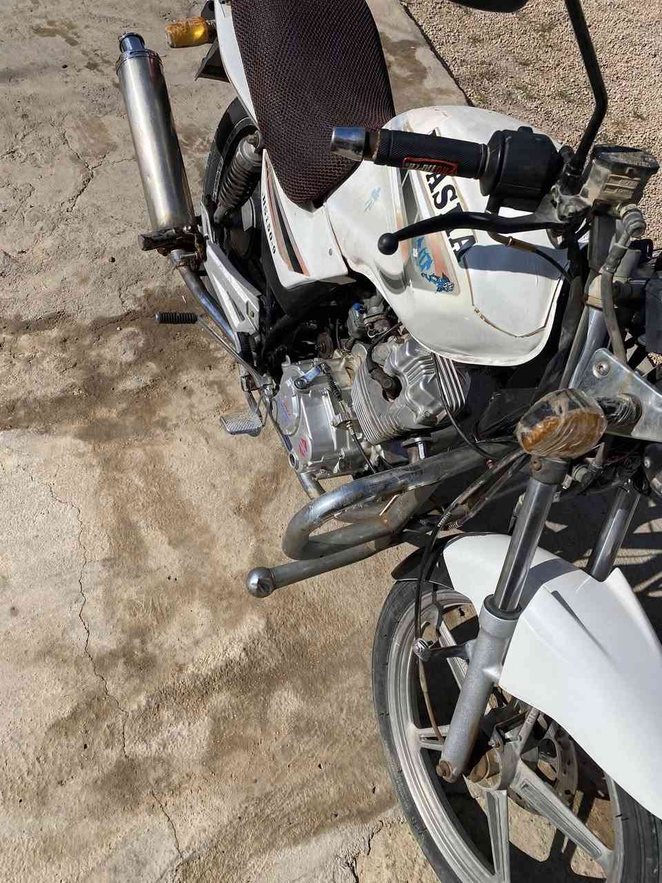 السلام عليكم
هيوشة موديل 2018 

كامل من كلشي 

محرك جديد شديته 

كفاله من كلشي كهربائيات محرك كامل 

بدون أوراق 

***********
