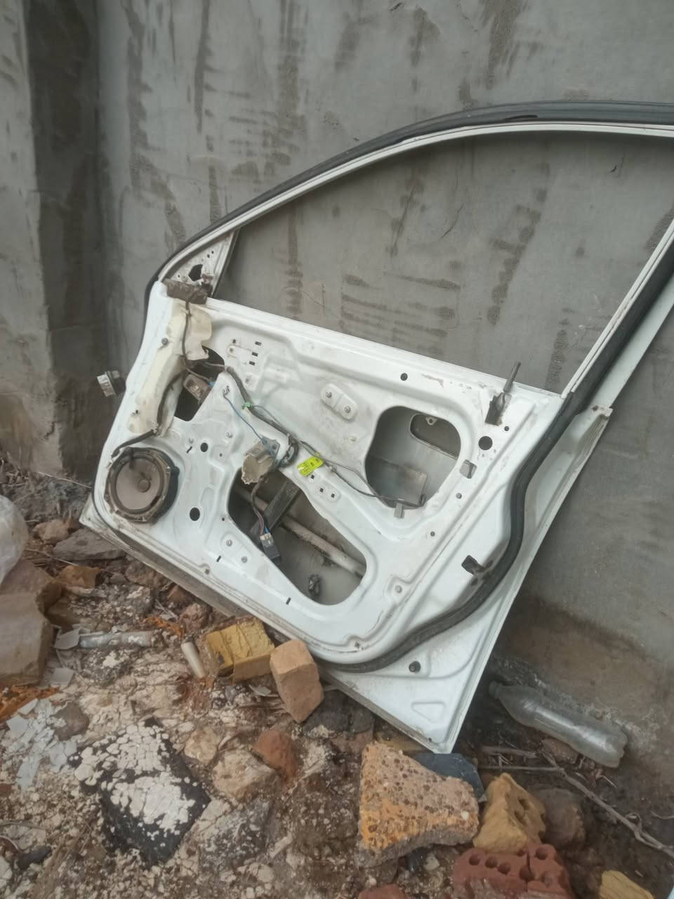 السلام عليكم بيبان اوبترا للبيع مستخدم 2014 وبنيد و2جاملغ للاستفسار الاتصال على ***********
