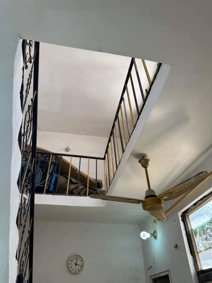 سلام عليكم بيت للبيع ٥٠ متر منطقة الشبانات بزل ثالث قريب على دار *********** حاليا بيت فارغ
