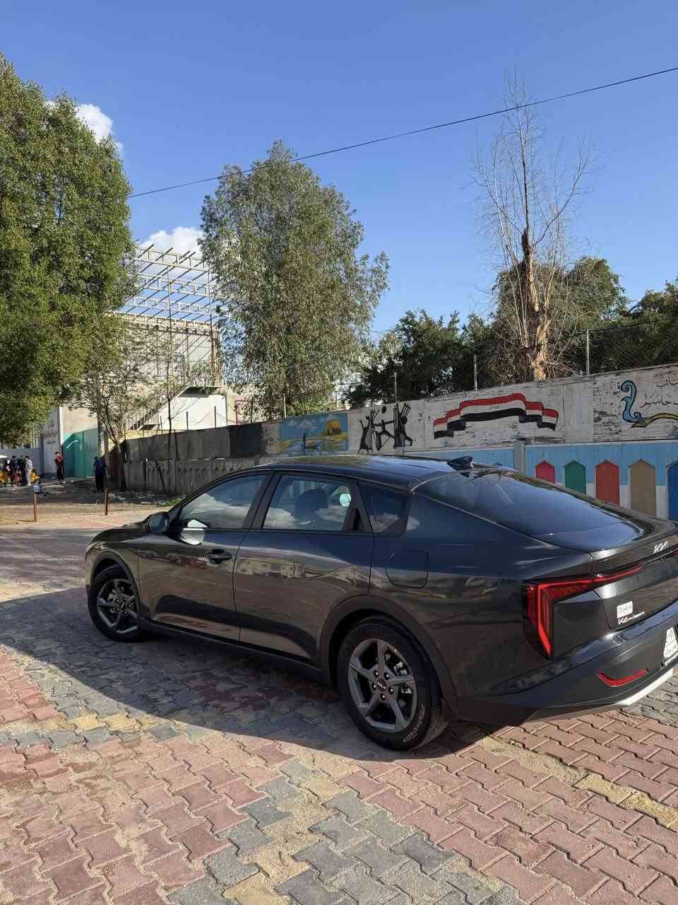 السلام عليكم للبيع K4 وارد أمريكي (اللون الزيتوني) دخول جديد بدون رقم (منفيس بأسمي) حادثها فقط شويه مقدمه البنيد كما موضح بل صوره ليبل واحد حتى الدعاميات بدون صبغ بدون ايرباك ماشيه 2 ألفين مايل فقط على وضع الشركه  محرك 2000دوش موصفات 
—————————————————
1-بصمه+ ترحيب 
2- شاشه متصله دجتل 
3- سايد بريد دكمه 
5- ويل كب 16
6- رادارات 360 درجه 
7- اوتو هولد 
8-تحكمات ستيرن 
—————————————-
باقي موصفات معروفه السعر ١٦٥ وبيها مجال بسط مكاني بغداد ***********
