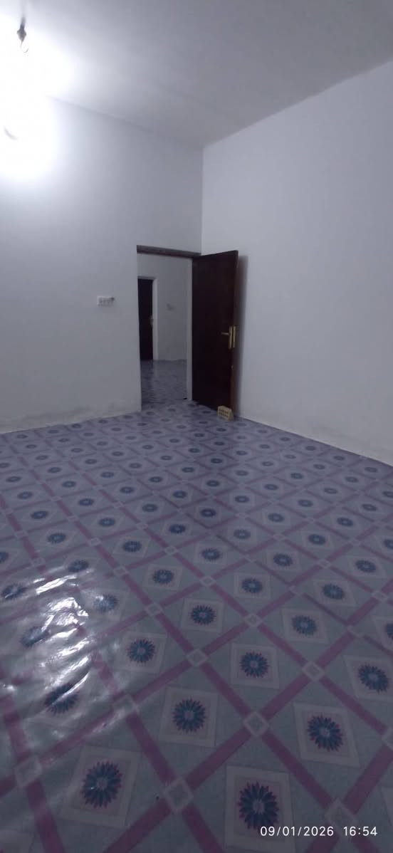 شقة للايجار طابق اول
بناء نظيف
على الشارع مباشره

4  غرف نوم 
مطبخ
صحيات 
سطح

التواصل حصرا مع الرقم
***********
غير متواجد على الفيس
