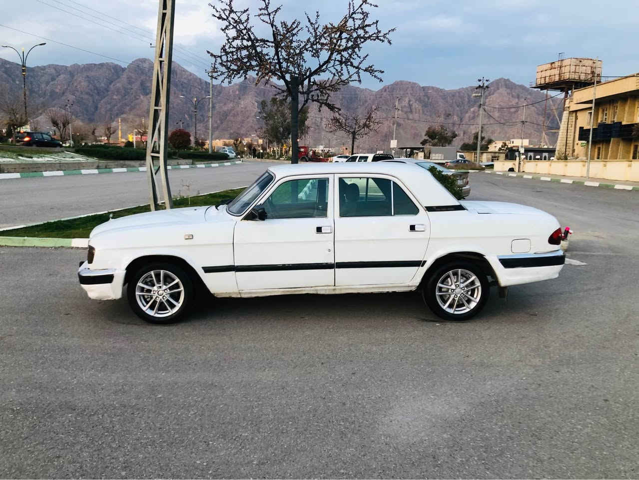 هەرزانترین نرخ
سەیارتیەک ئاڕم تۆماتیک 2003 بە پارەی یەک ماتۆڕ 
$10 کۆتایی      رانیە      *********** ڤایبەر و واتس ئاپی لەسەرە
ڤۆڵکا مۆدێل 2003 گێر تۆماتیک گێرو مەکینەی کراوەتە ئۆنجی  ئاڕم پلاستیک سلێمانی هەمو کوردوستانی پێ بگەڕێ بێ کێشەیە 
کامل کارەبای و ناو گێچی ئیش ئەکا گەرمیو فڵچەو لایتی زۆر مەزبوتە
پێش و پشتی کەپسە لێدراوی قورس و سوکی نیە بۆیاغی زۆر کەمە 
پاوەرە بەخە چوار جام کارەبایە ویل کەپە قوفڵ مەرکەزیە
گێر و مەکینە بەدڵی خۆت تەرایی پێبکە 
موس براوە لێدراو پێشو پشت  پەشەرت 
سەیارەکە لێخوڕینی خۆشەو بە هەڵمەتە رانية, السليمانية
