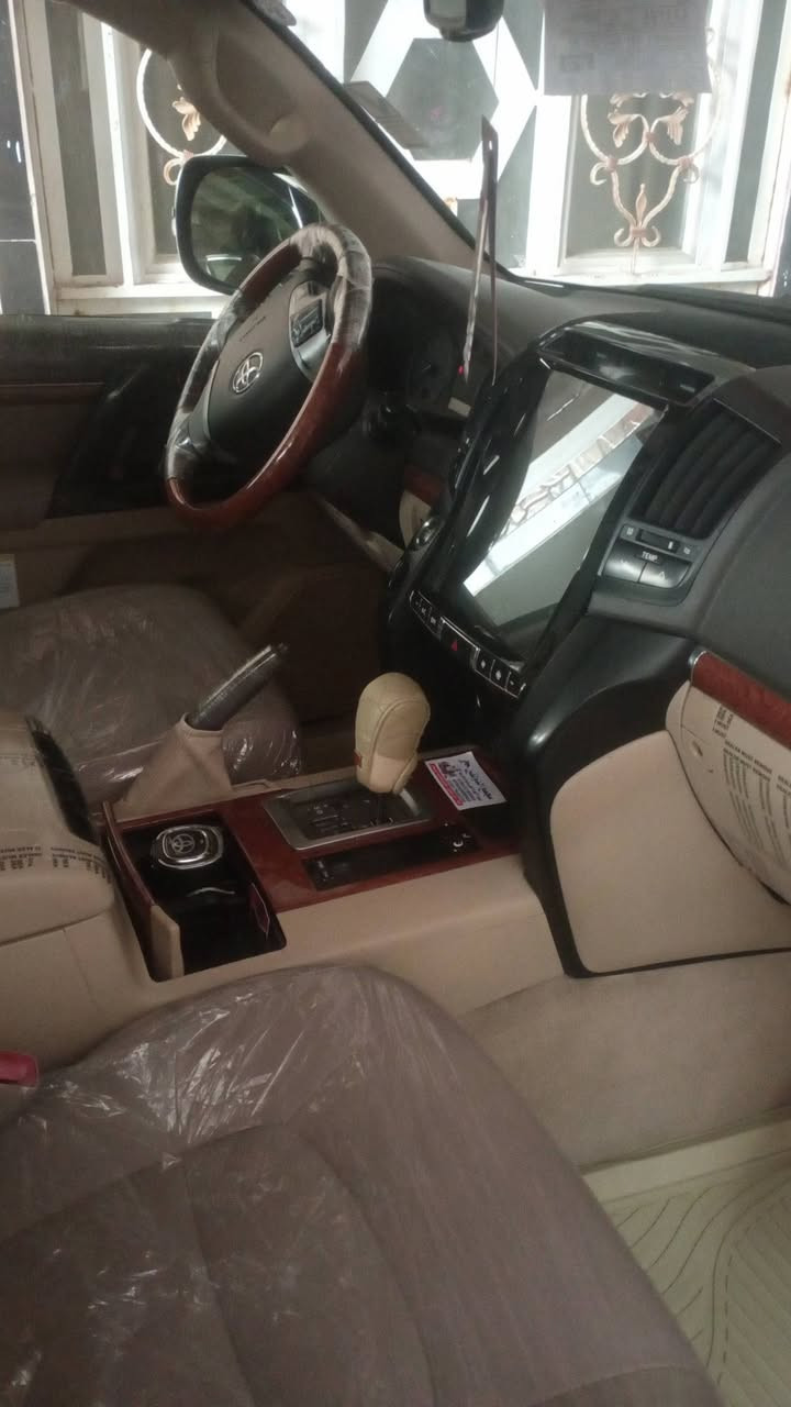 لاندكروزر موديل 2013 مكفولة كفالة عامة السيارة رقم شمالي السيارة من كير ومكينه  وحدادية مكفولات تخم تاير السيارة من تحكم ستيرن فورويل شاشه بلتوث فتحة لايت زنون بصمة أبواب كش كهرباء ثمانيةسلندر رادرات اربع جهات مري شفط اشاير بلمري زراك لايت حساسات خلفيه كامرة دوارة كشنات تتدفئة اشاير بلمري داخل صاج كشنات جلد ماشية 80 السيارة VXR مكان السيارة بابل خلف كراج الموحد معروضة ثلاث شدات وثمانون ورقة وبية مجال ***********
