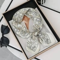 سكارفات • نقشات مختلفة
