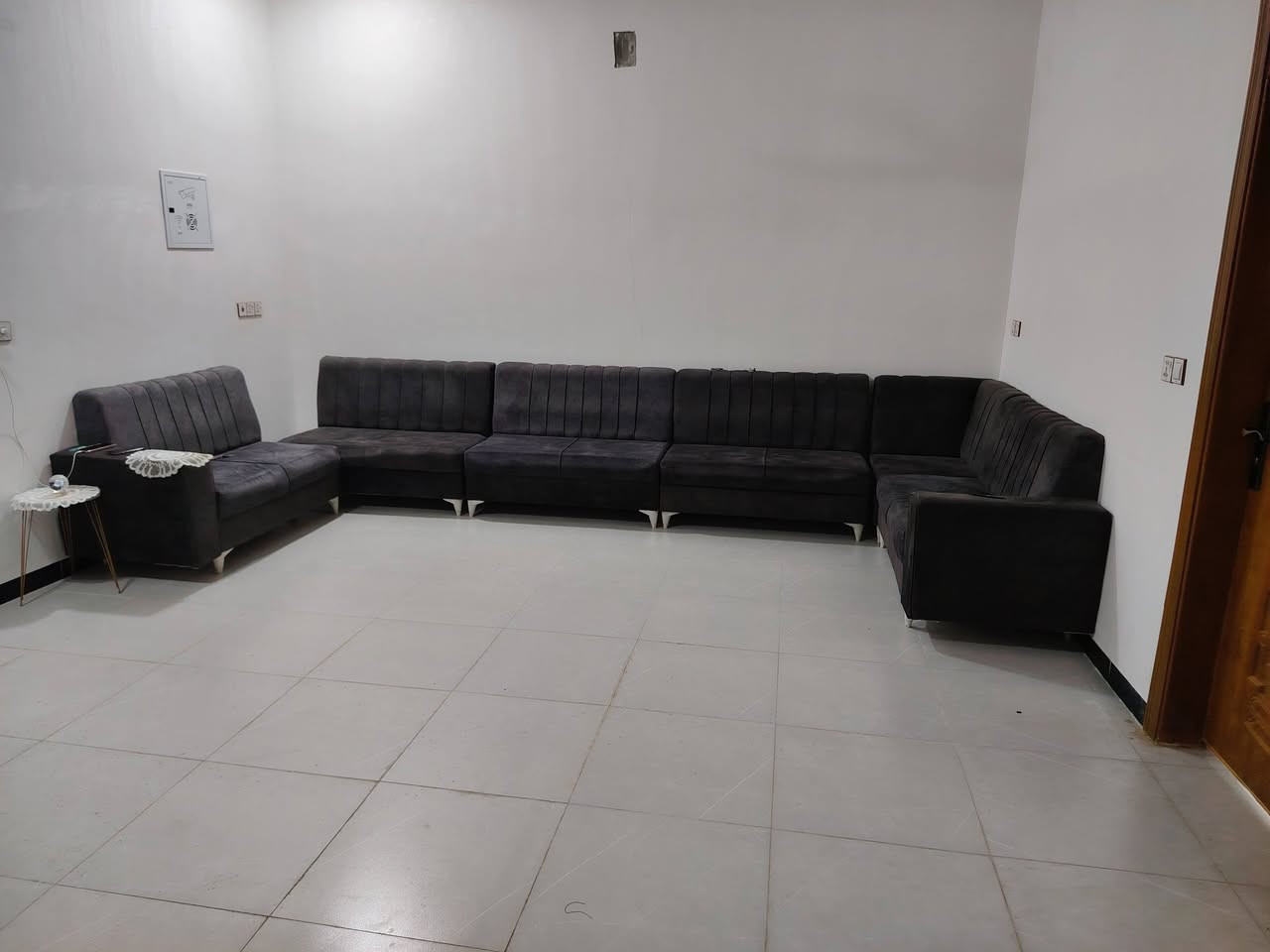 سلام عليكم بيت البيع مساحة متين متر طابقين ٤غرف نوم مجمع وصحيات فوك مجمع وصحيات داخلية وخارجية طابو صرف زراعي بيت ركن شارع تبليط حي الزهور قريب عن سنجار عنانه تقسيم حسين ما رينه ***********
