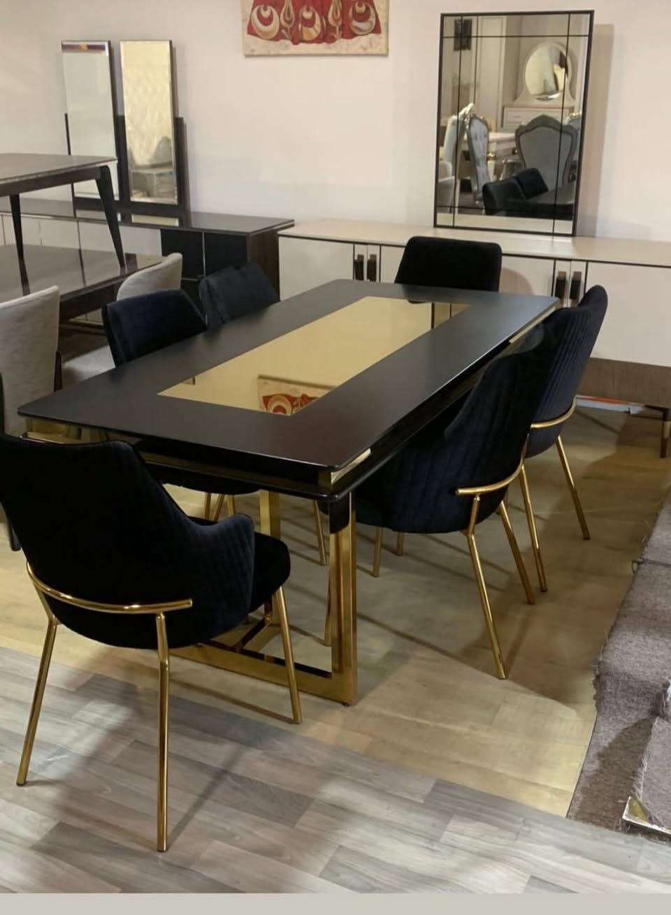 اهلاً وسهلاً بيكم زبائنه الكرام
وصل وجبه جديده من ميز طعام 6 كرأسي و8 كرأسي نوع تركي  العنوان موصل شارع الدكزلة  اثاث الربيع الاستفسار عن طرق واتساب ***********/ ***********
