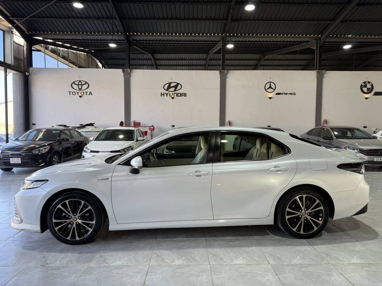 � للبيع: 
Toyota Camry 2022
 خليجي – هايبرد

🔹 الموديل: 2022
🔹 المواصفات: خليجي
🔹 المحرك: هايبرد (اقتصادية جداً بالوقود)
🔹 اللون الداخلي: بيجي
🔹 بصمة أبواب وتشغيل
🔹 أوتو هولد
🔹 هاند بريك بصمة (إلكتروني)
🔹 مرقمة نينوى – جاهزة وكامل المواصفات

📍 العنوان: الموصل – مدينة المعارض الجديدة
💰 السعر: 23,000$ وقابل للتفاوض

📞 للاستفسار الاتصال: ***********

✅ السيارة ما تصرف عليها أي شي، جاهزة للاستخدام
