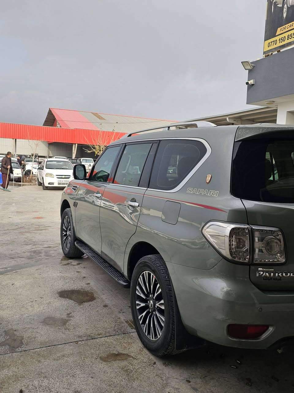 نيسان باترول SE 2012
المواصفات معروفه 
بدون ضرر بدون صبغ كلين
كير ومحرك برغي مامفتوح شرط الشركة

230 سعر
مكاني كركوك 
***********
***********
