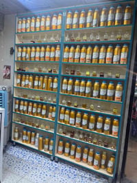 محل عطور تعبئة للبيع بسعر مناسب كمية العطور 120  بلاتينيوم 90 س كاردين...