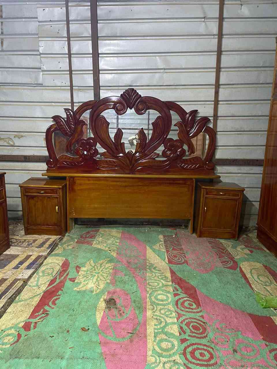 غرفه اخشاب للبيع ست ابواب ملحق صاج داخل وخارج ضهر جرجوبه زاويه كنتوريه السعر 650 الاتصال على الرقم *********** بغداد متواجد واتساب وعندي توصيل بكروه
