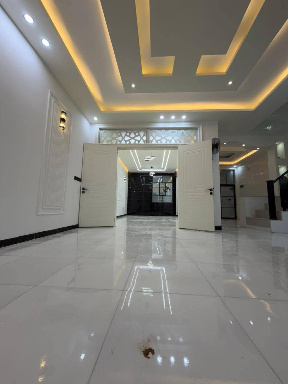 #150متر فول بخط لأول يعني مرحله اولئ 

لبيت يبعد عن شارع لعام 100متر تبليط لباب لبيت 
#طابو_زراعي_سند_25_نتصال***********

(((( عنوان  لمكتب #سما_النجف مقابل قرية لغدير عمود 282)))) 
#عنوان_لبيت_نجف 

شغل جناي
شغل درجه آولى حقيقي 

اساس وسقف صب مركزي 
بناء طابوق 🧱 
غرفتين وصاله وستقبال ومطبخ وصحيات داخليه وخارجيه 
بيت جاهز مفتاح 🔑 

#يبعد_عن السوق مسافه بسيطه 
@#شارع تبليط وكافت الخدمات متوافره والكيات الباب البيت
