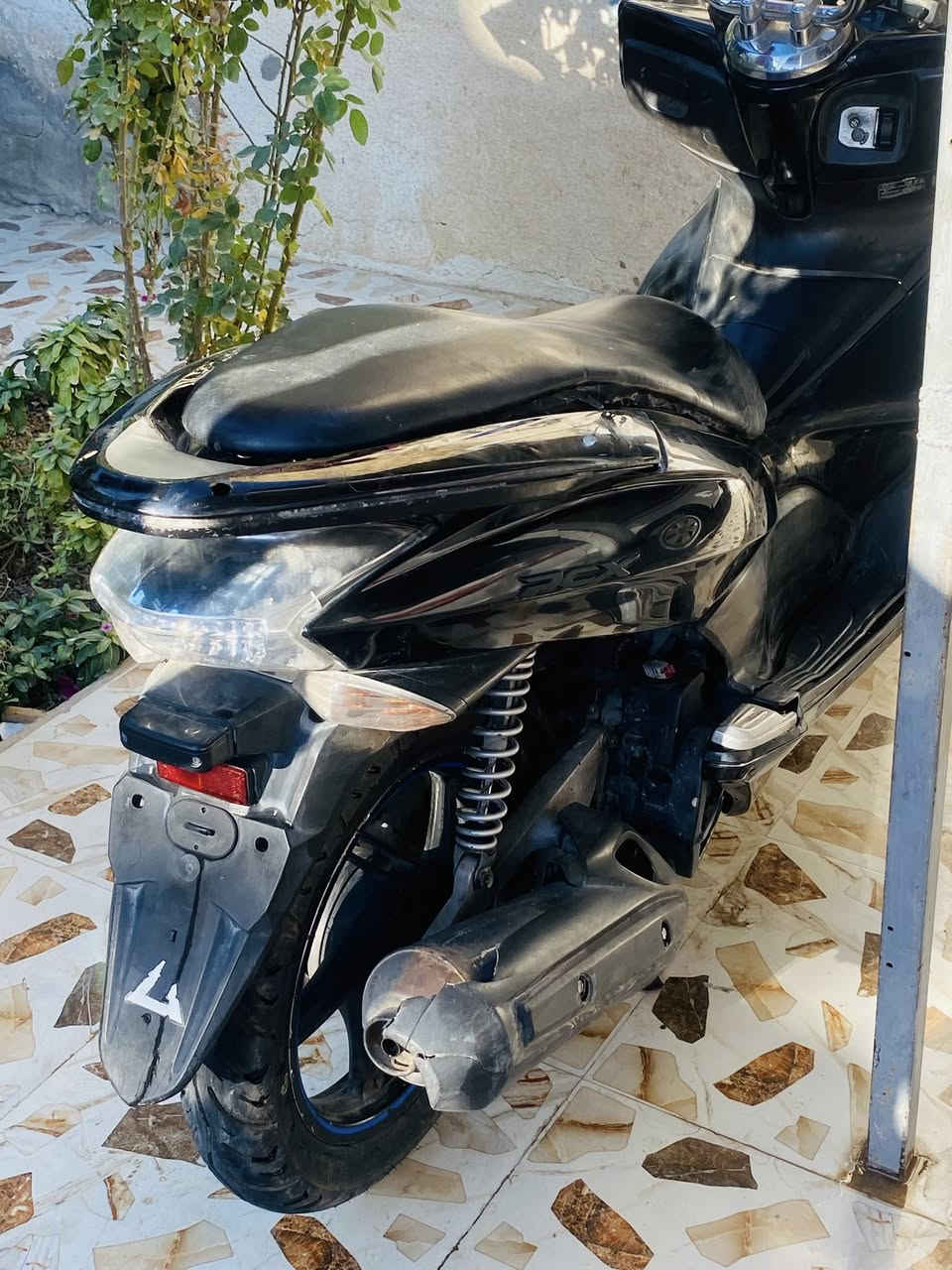 سلام عليكم 
عندي pcx للبيع دراجه نضيفه وحلوه محرك ناعم كهربائيات شغاله كفرات نضافه ٨٥٪؜ ستان حساس لايت زنون تايرات جدد بعدهن بشعر بك لايت كرستال بلاد ماشيه ٦٠ علايم مطليه بلاك قابل للازاله لايت بك لايت هورن اشاير كله شغال دراجه عوزها ترتيب ما يكلف ٢٥ راسلني خاص وكلك شنو نقصها 
مكاني كوت حي الجهاد متواجد خاص او اتصال *********** سعرها خاص شرط ماكو pcx بسعرها مستعجل علا بيعتها محتاج فلوس
