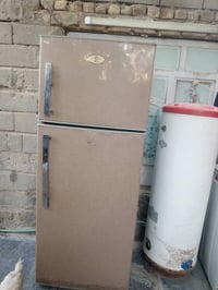 ثلاجه من تشتغل تفصل ماعرف عطلها سعرها ب 50 وكيزر شرط الشغل حته هيتر بي...