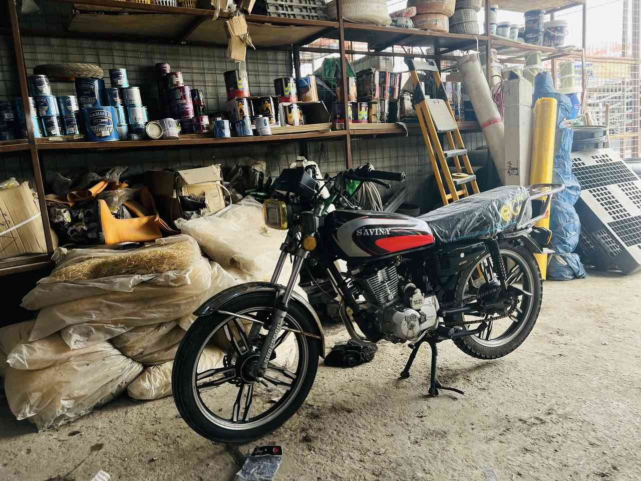 السلام عليكم دراجه سيفان 5كير دراجه نضيفه اوراق كامله كامله دراجه الله شاهد  محرك ممفتوح دراجه نضيفه سعر 400وبيه مجال وبيك خير وتدلل  رقم ***********العنوان بابل الحمزه الغربي
