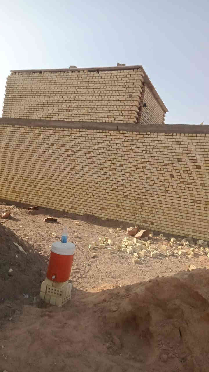 بيت للبيع بناء حديث طابوق خدمات ماء كهرباء نت مجاري سند 25 حي دجله قرب حي النصر  المساحه 100م السعر خاص قابل للتفاوض رقم الهاتف ***********
