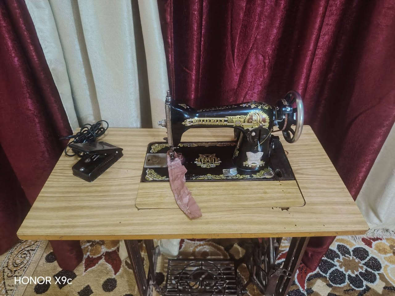 ام الفراشه الاصليه الموديل القديم جداااا 
مكينه جداااا نظيفه 
مال السبعينات
كهرباء ورجل تشتغل


**إذا كنت صاحب هذا الإعلان وتريد حذفه لأي سبب، رجاءا أرسل رسالة إلى الدعم الفني**