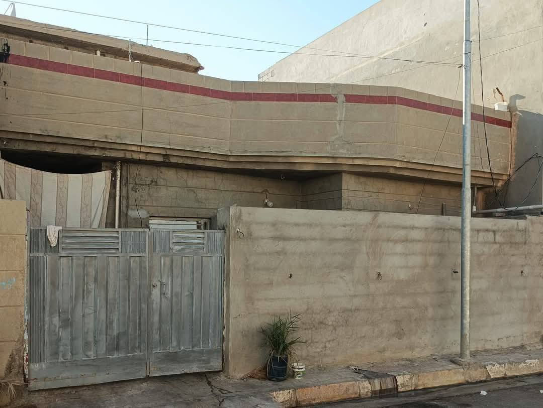 للبيع
بيت ملك صرف. شارع ١٠ متر
في حي الجولان قرب بيت شيخ خميس صويجان 
المساحه ١٧٠ متر. بناء بلوك
السعر ٨٠ مليون قابل للتفاوض
***********
