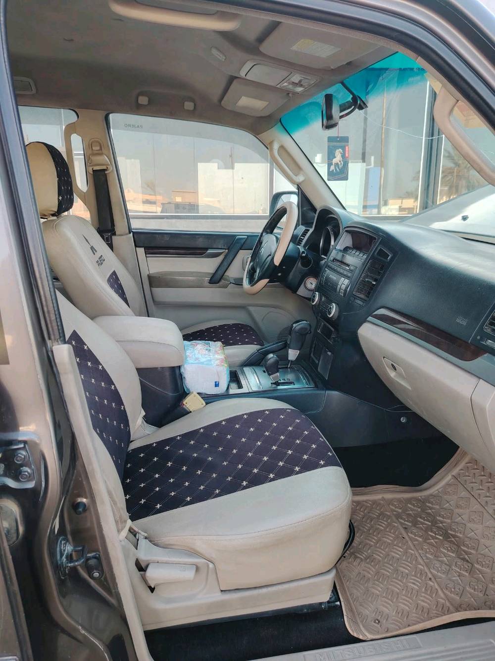 سلام عليكم
باجيرو موديل 2010 
تدفئة وتبريد 3 قطع 
بأسمي رقم إنكليزي 
مكينة 3000 
3 قطع صبغ 
بداية صوت بالمكينة 
 بيع او مراوس 
السعر 125 وبيهة مجال 
الدورة هوررجب 
***********
واتساب ماسنجر