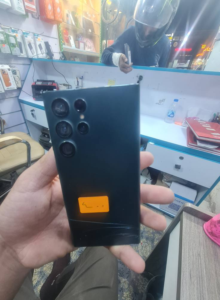 S22. ultra
عربي شرق اوصط.   دبل شريحه./// 400.  وبي مجال 

256 /رام 12.
مبدل شاشه. اولد كلش حلوه.   وهاذا الفطر بلضهر مبين كدامك.
كامل. ملحقات كاترون. +شاحن اصلي.  
مكاني نجف ناحيه العباسيه.   
***********. واتساب
