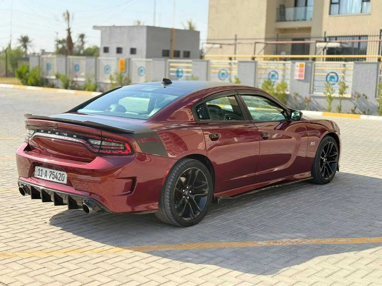 السلام عليكم جارحر دايتونا 5700 للبيع موديل 20 بيهه بس بنيد بدون ايرباك ماشيه 74 الف السياره مابيهه نقص برغي فووول مواصفات بدون فتحه السعر 22 الف دولار يعني 220 ورقه للاستفسار *********** مكاني بغداد حي الخضراء
