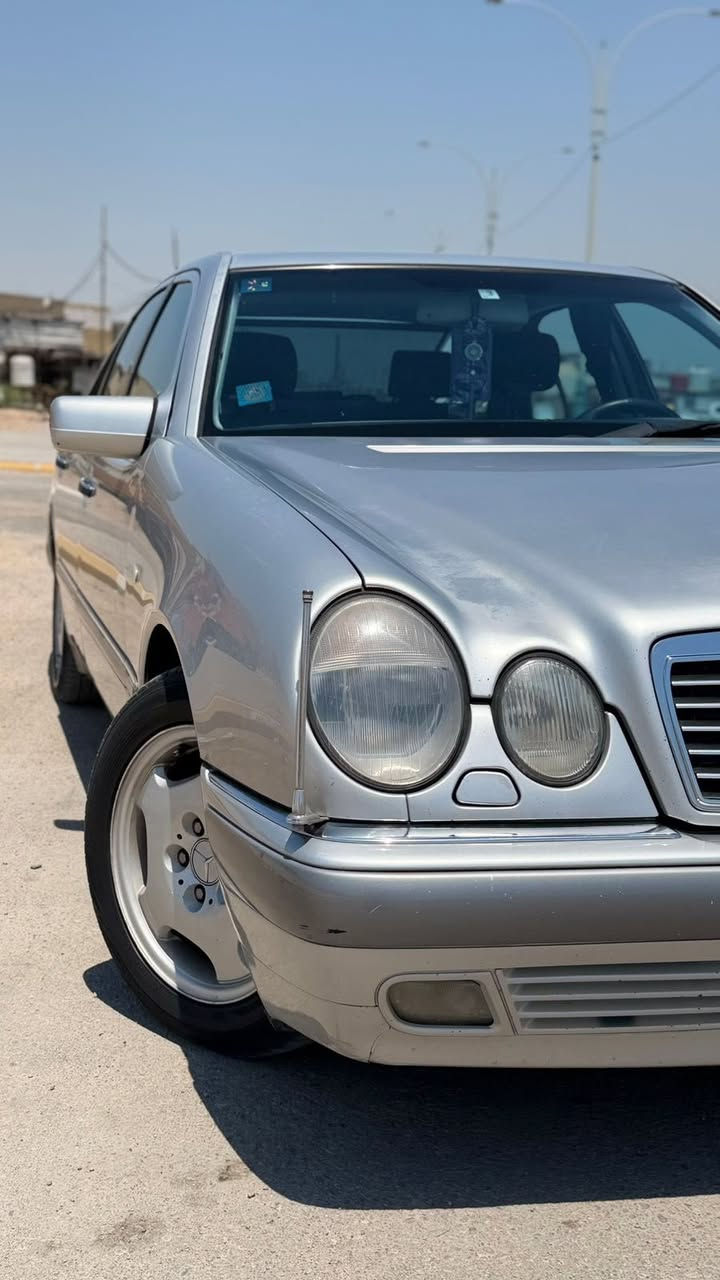 🚗 للبيع مرسيدس E320 (العيون) – ألماني أصلي 🇩🇪

🔹 الموديل:   1999  
🔹 المحرك: 3200 سي سي (6 سلندر)  
🔹 القير: أوتوماتيك  
🔹 اللون: فضي  
🔹 الداخل: جلد أسود + ديكور خشب  

✨ المواصفات:
✔️ تبريد أمامي وخلفي  
✔️ مرايا كهرباء  
✔️ مرايا شفط
✔️ شاشة  
✔️ برده خلفيه كهرباء
✔️سيارة مريحة وقوية
السيارة نظيفة جداً، استخدام يومي، بدي مرتب، داخلية نظيفة. (بيها ضربه باب السايق فقط موضح بصوره )
📍 الموقع: السماوة  
للاستفسار اتصل ع الرقم مكلف بنشر 
📞 رقم الهاتف: ( ‭***********‬ )
