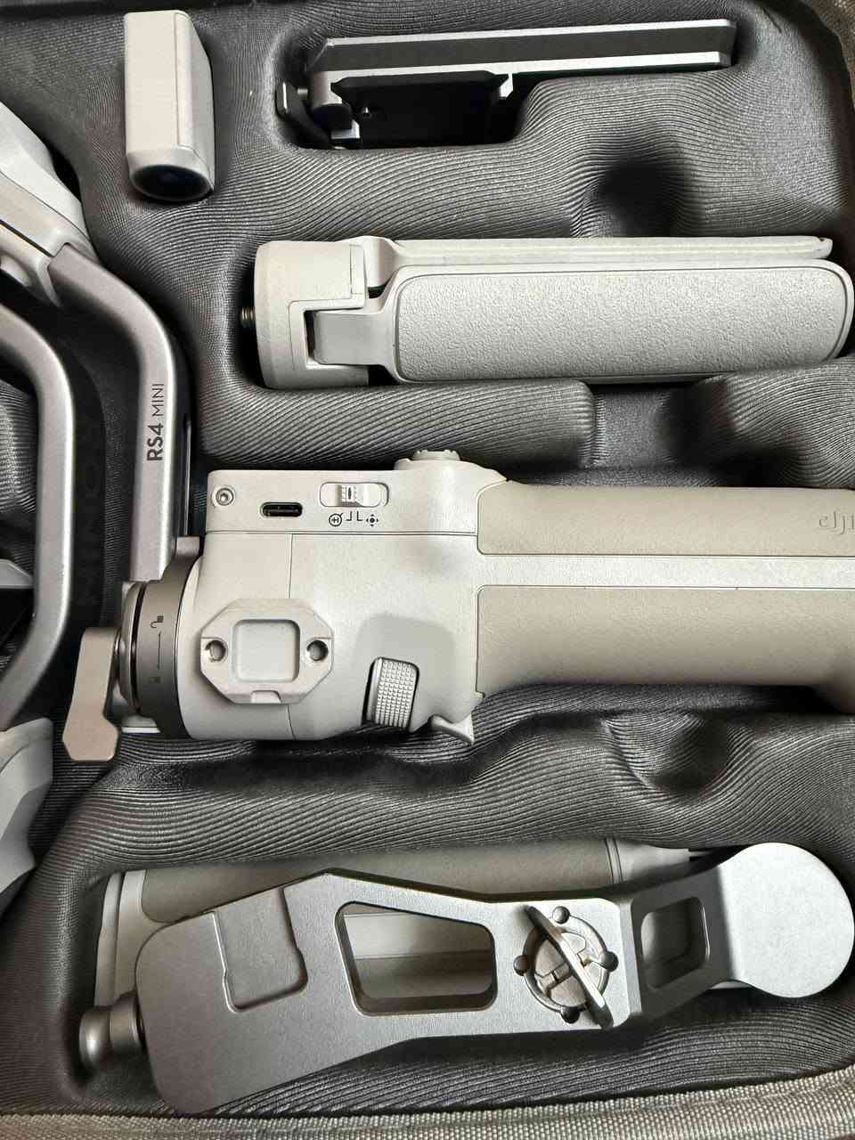 Dji RS 4 mini combo
نضيف جدا نضافته ١٠٠٪ مستخدمه كم مره فقط كامل ملحقات هوه وكارتونه

للبيع مكان بغداد
رقم
9647714165526


**إذا كنت صاحب هذا الإعلان وتريد حذفه لأي سبب، رجاءا أرسل رسالة إلى الدعم الفني**