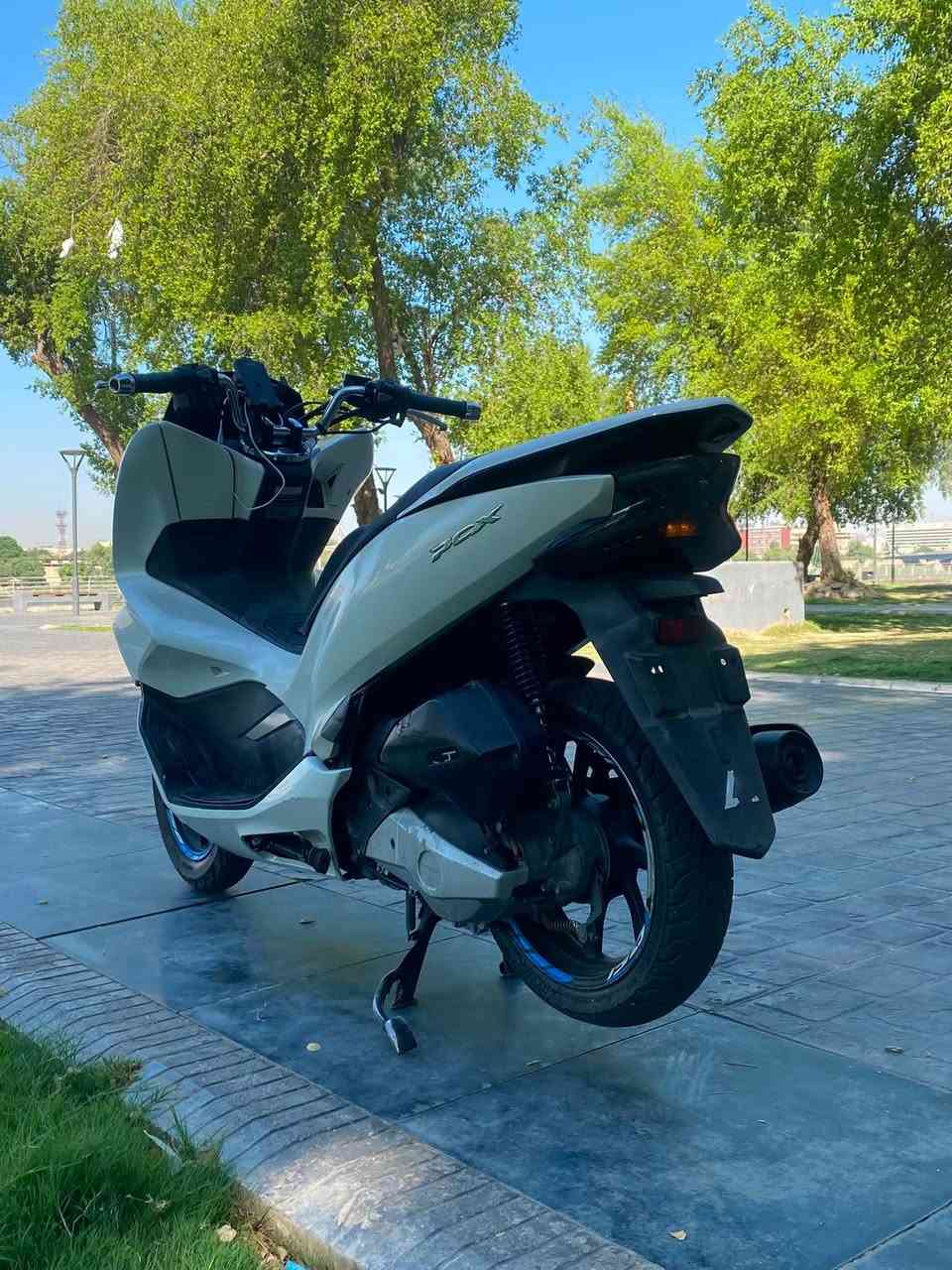 جيل 3كورية كفالة عامة اوراق منفيس جاهزة من كلشي  ترايهة للشمال ابيعلك من باب البيت برغي ممفتوح بيه كل كهربائيات شغالة كل حساسات شغالة تدفئة يدات شغالة ماشية 52 دراجة بالكارتون شرط شلعة ومعدل طيران 
مكاني بغداد فلكة حي نصر السعر 1900وبيها مجال للشراي 
***********
