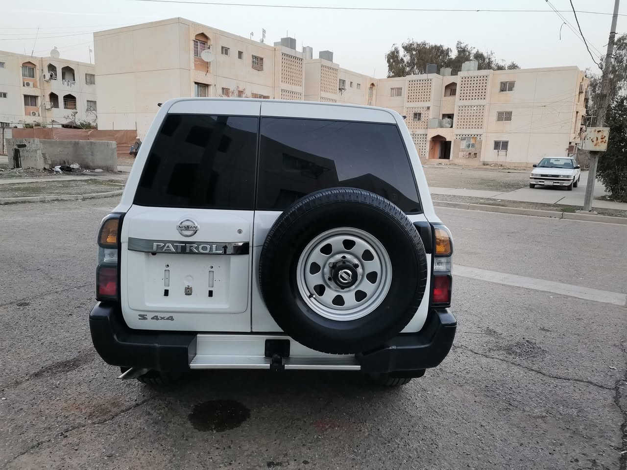 نيسان باترول ٢٠٠٨ فول عادي مال مزاد نضيفه جدا اوراقها كاملة مال الكمرك  باقيه بس يجي كتاب الحذف تكلفه الرقم ٤٠٠ الف
دوشمه وتغليف ارضيه وكهربائياتها وتخم تاير جديد مناقصها كلشي فور ويل شغال دبل تانكي منضومه بانزين جديده السيارة خير من الله
مكانها تكريت او مجمع الدور
السعر ١٢٠$
***********
