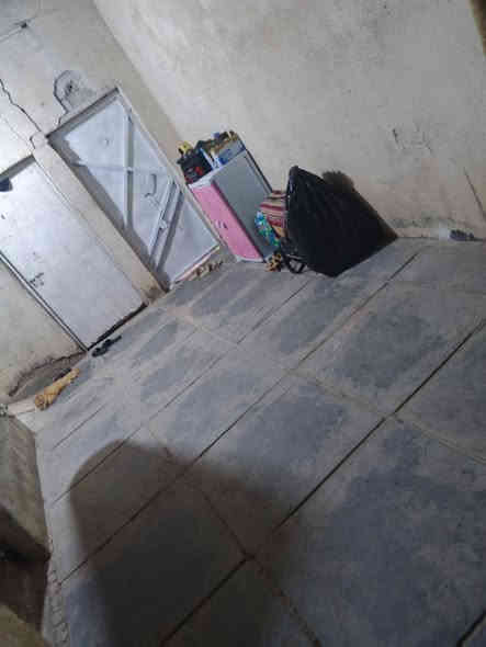 للبيع مستعجل بسبب الضروف دار تجاوز في حي الأصدقاء الرابعة مساحه 200 متر يحتوي على غرفتين وديوانيه ومطبخ وحمام ومساحه خارجيه ومساحه خلف الدار وطرمه (حوش) السعر 13 مليون الشراي يتصل ***********.0.
ملاحظه : البيت لا عليه ازاله ولا بلاغ بين الأملاك.
