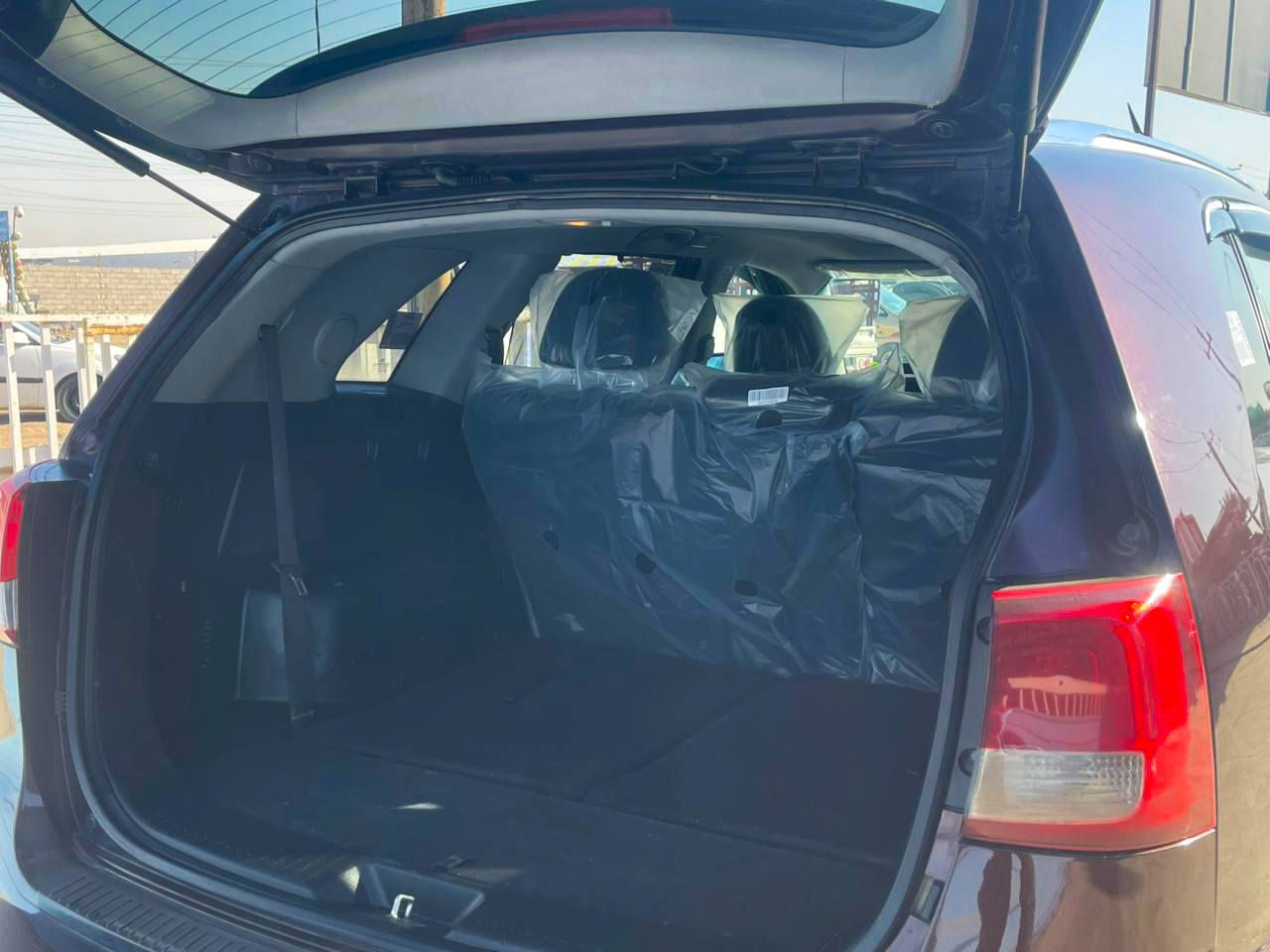 السلام عليكم
سورنتو 2014 البيع او مروس سياره جديده معنه كلامه 

وارد امريكي ضرر بنيد ودعاميه فقط... 

محرك . V6. 

فول فول 1/1 موصفات .. 

بمصه تشغيل ..  عن بعد

سقف   بانوراما .. 

بردات .. جنبيه 

تحكمات .. 

حساسات امامي خلفي .. 

مري شفط .. 

ترحيب بيبان .. 

بصمه ابواب .. 

يدات نيكل .. 

جنطه كهرباء  ..راكب 7 .. 

كشنات جلد + كهربائية

سنويه جديد .. 

رقم بغداد بسمي  .. 

مكان السياره بغداد جسر ديالى ..

.. 

سعر 168$.. وبي مجال.. 

***********

يي ستفسار انتصل ../
