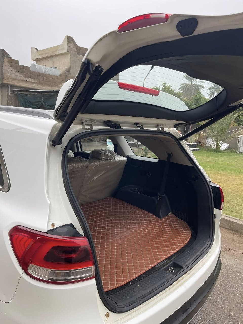 السلام عليكم
سورنتو 2016 خليجي 

محرك v6 3500 

رقم بغداد 

مكفولة السياره

تحكم ستيرن 

حساسات امامي خلفي

كاميرا خفية دواره

ترحيب بالمري

اربع بصمات

ثلاث وضعيات قياده

بردات خلفية بلادي

سبعه راكب

صندوك كهربائي مع خاصية الفتح عند الاقتراب

مواصفات السورنتو الخليجي معروفة

ماشية 180 km

مكان السياره الخالص 

السعر 213 مجال جدا قليل

***********

***********
